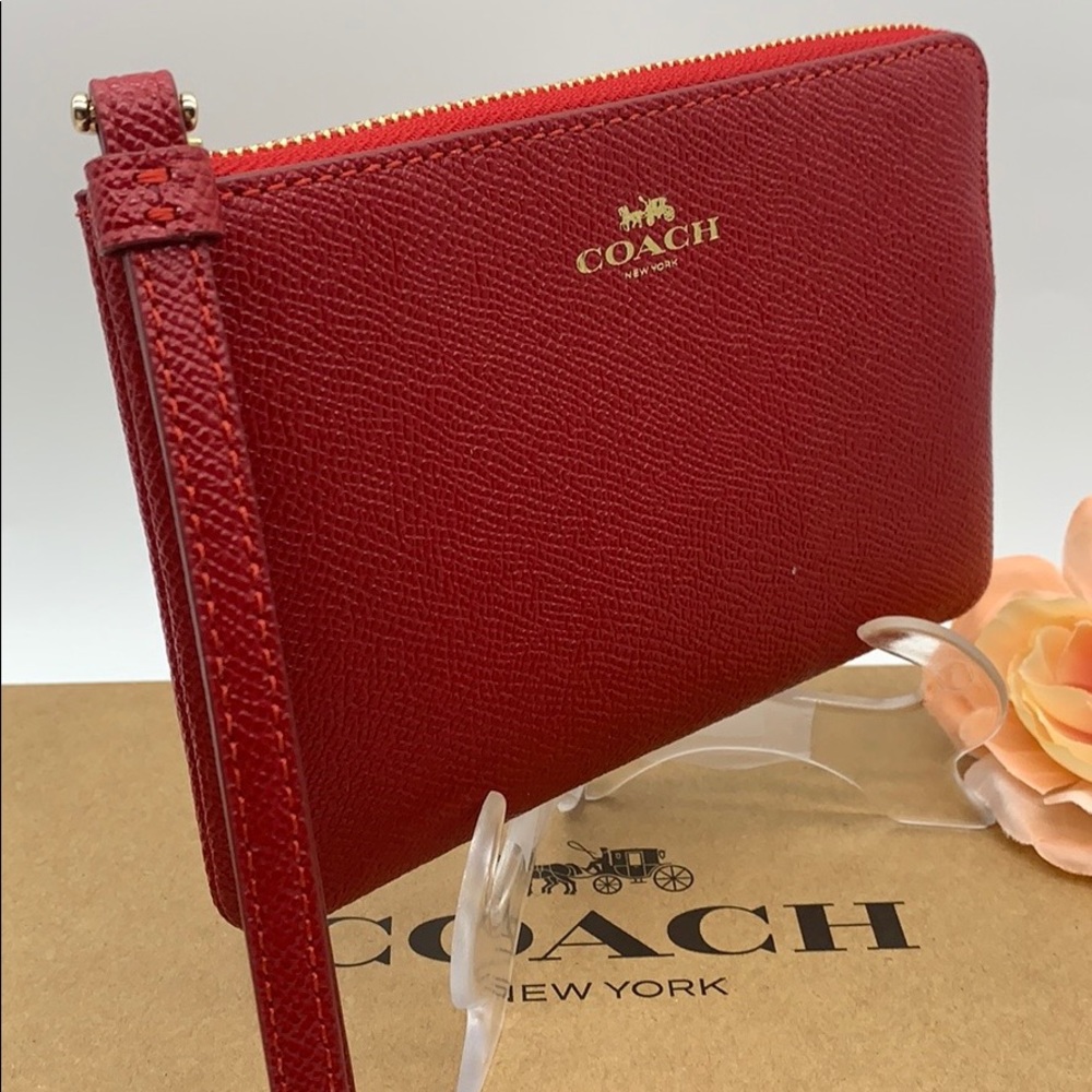 COACH Corner Zip Wristlet True Red/Light Gold - Picture 3 of 8